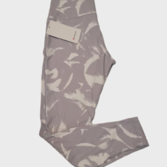 Size 12 - Lululemon Wunder Under High-Rise Tight 28" *Full-On Luxtreme - Picture 2 of 3